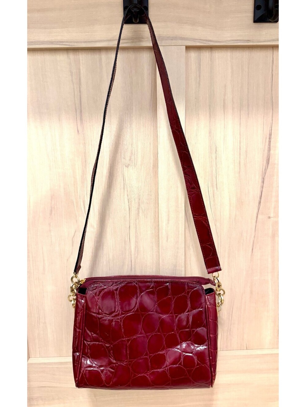 Vintage Made in Italy Bloomingdale's Burgundy Genuine Leather Crossbody Bag